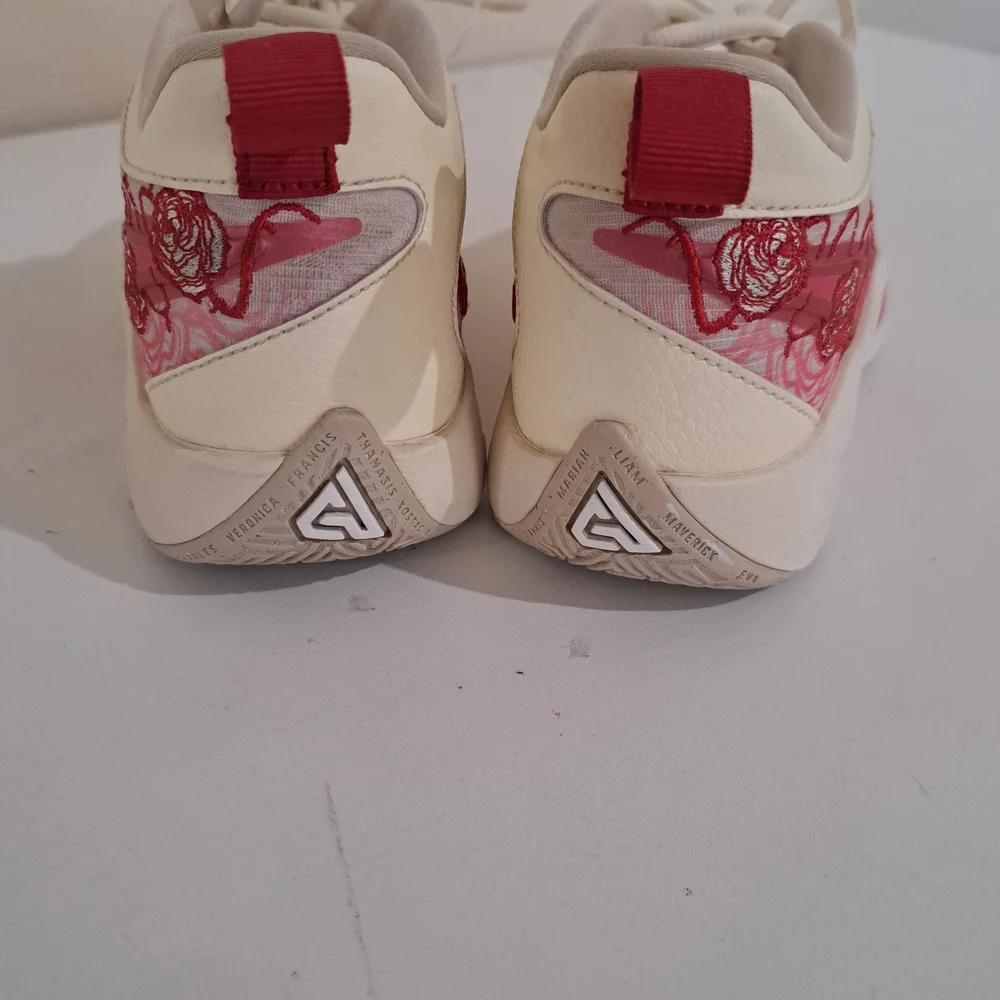Nike Youth Giannis‎ Freak 6 Basketball Shoes - Red and White Floral